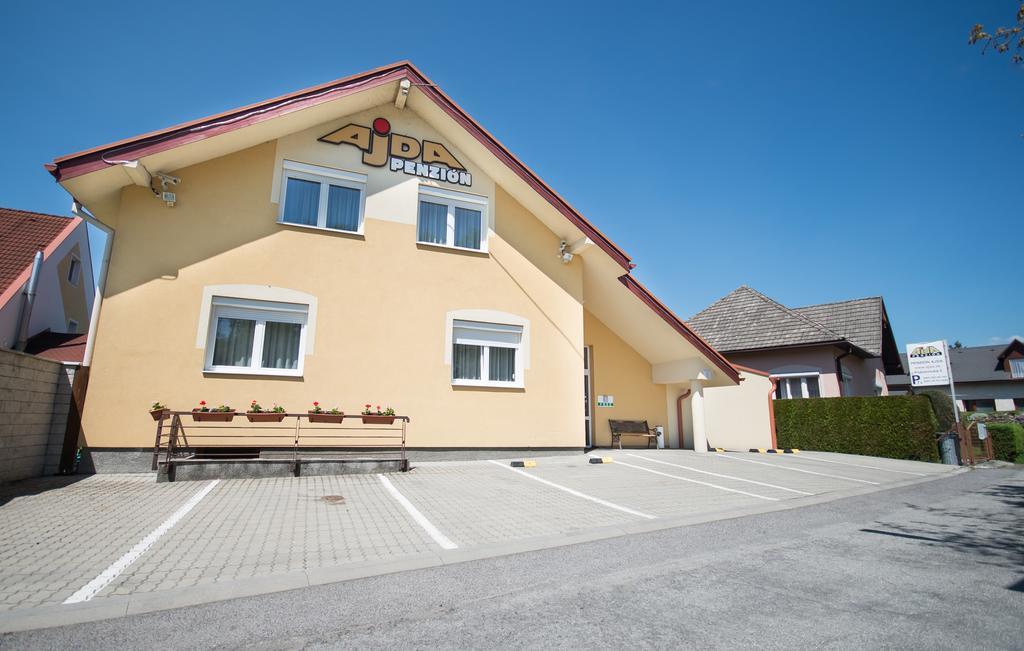 Penzion Ajda Liptovský Mikuláš Exteriör bild